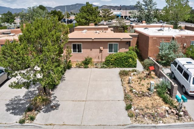 2036 Placita De Quedo, Santa Fe, NM 87505
