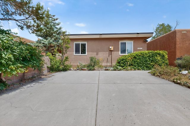 2036 Placita De Quedo, Santa Fe, NM 87505