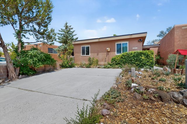 2036 Placita De Quedo, Santa Fe, NM 87505