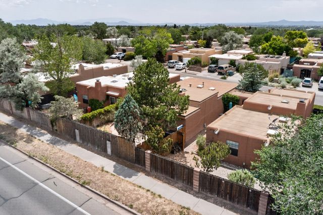 2036 Placita De Quedo, Santa Fe, NM 87505