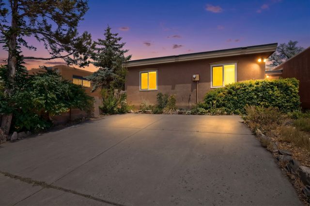 2036 Placita De Quedo, Santa Fe, NM 87505