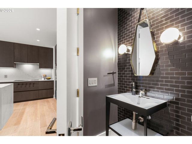 550 Sw 10TH Ave 2607, Portland, OR 97205