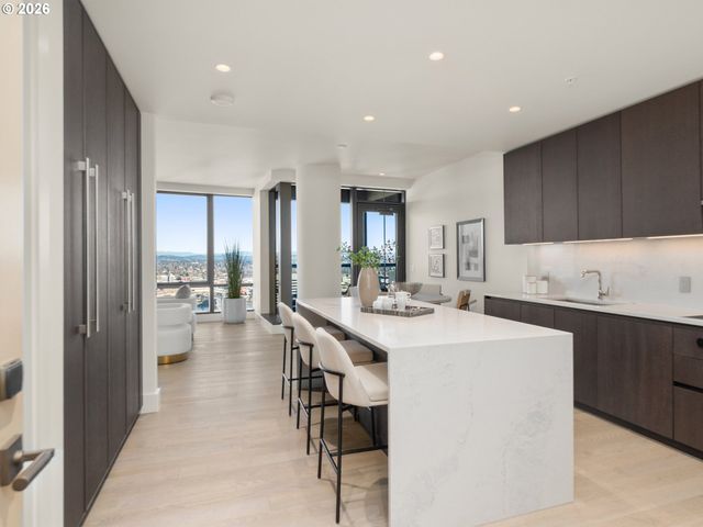550 Sw 10TH Ave 2607, Portland, OR 97205