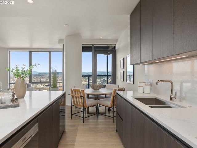 550 Sw 10TH Ave 2607, Portland, OR 97205