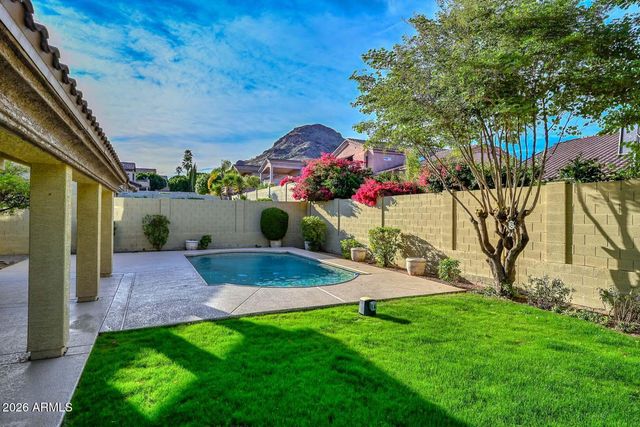 1942 E CLAIRE Drive E, Phoenix, AZ 85022