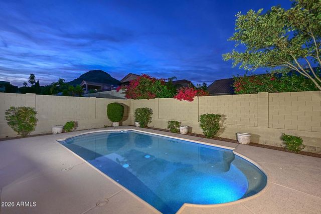 1942 E CLAIRE Drive E, Phoenix, AZ 85022