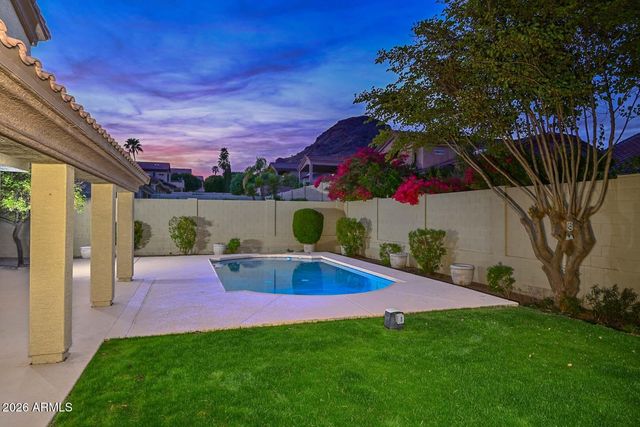 1942 E CLAIRE Drive E, Phoenix, AZ 85022