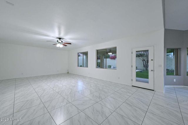 1942 E CLAIRE Drive E, Phoenix, AZ 85022