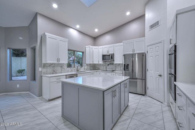 1942 E CLAIRE Drive E, Phoenix, AZ 85022