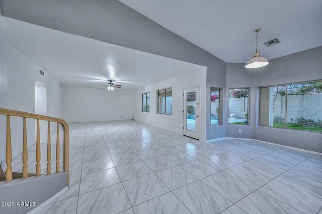 1942 E CLAIRE Drive E, Phoenix, AZ 85022