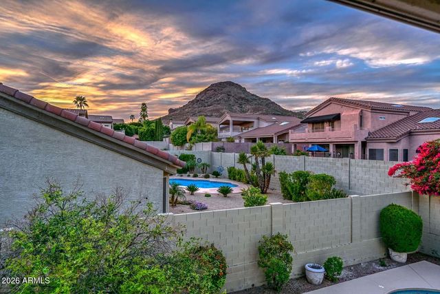 1942 E CLAIRE Drive E, Phoenix, AZ 85022