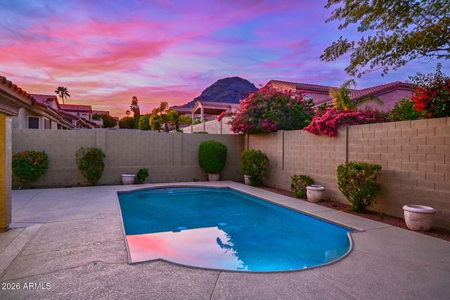 1942 E CLAIRE Drive E, Phoenix, AZ 85022