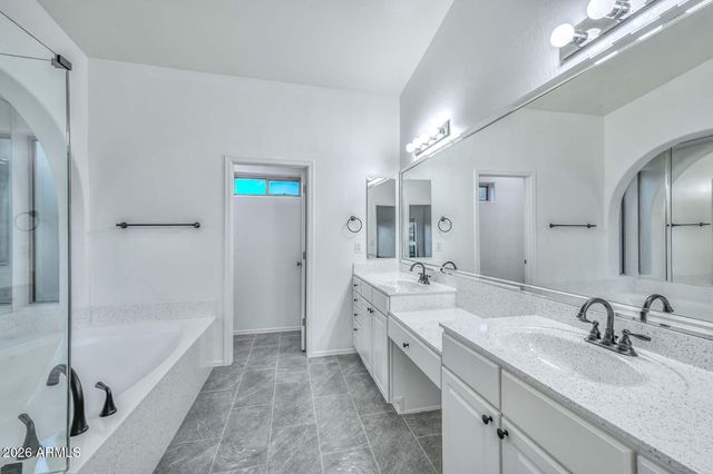 1942 E CLAIRE Drive E, Phoenix, AZ 85022