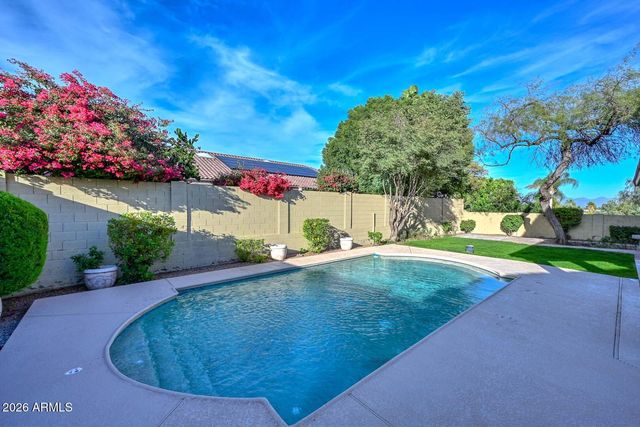 1942 E CLAIRE Drive E, Phoenix, AZ 85022