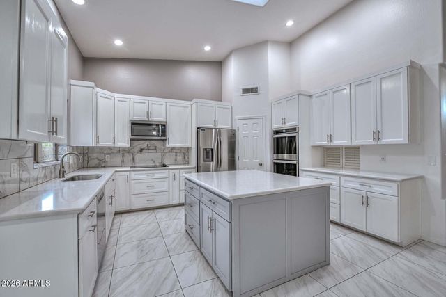 1942 E CLAIRE Drive E, Phoenix, AZ 85022