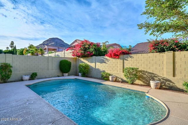 1942 E CLAIRE Drive E, Phoenix, AZ 85022