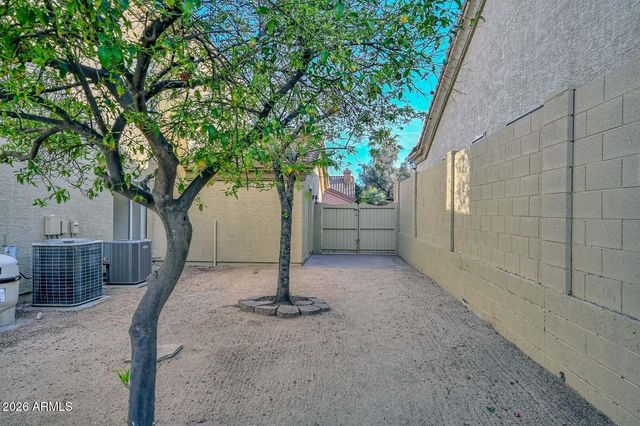 1942 E CLAIRE Drive E, Phoenix, AZ 85022