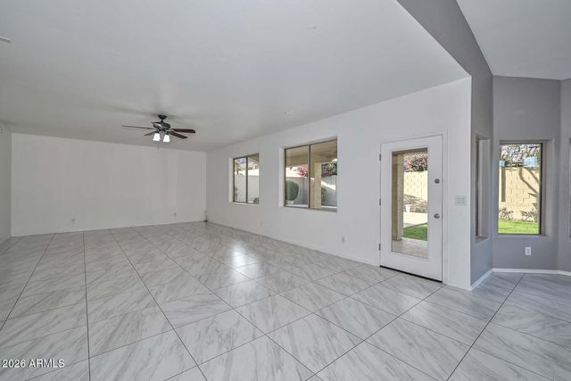 1942 E CLAIRE Drive E, Phoenix, AZ 85022