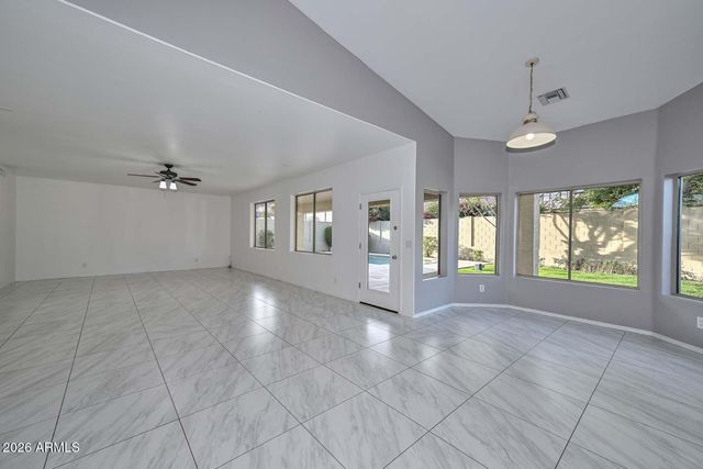 1942 E CLAIRE Drive E, Phoenix, AZ 85022