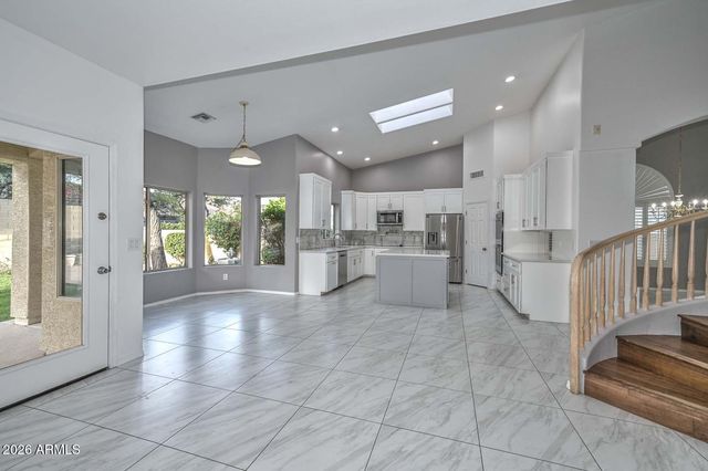 1942 E CLAIRE Drive E, Phoenix, AZ 85022