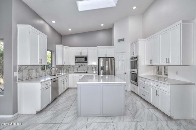 1942 E CLAIRE Drive E, Phoenix, AZ 85022