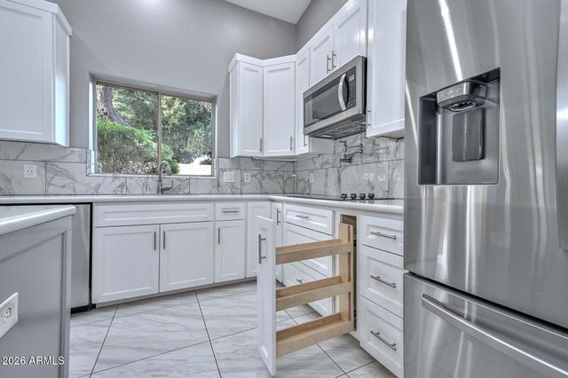 1942 E CLAIRE Drive E, Phoenix, AZ 85022