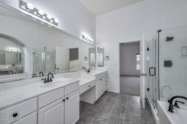 1942 E CLAIRE Drive E, Phoenix, AZ 85022