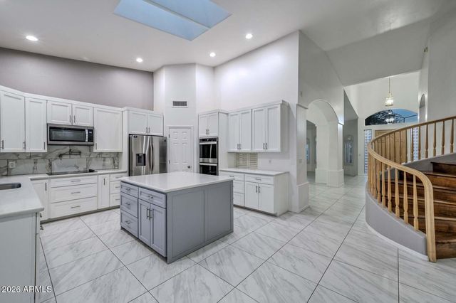 1942 E CLAIRE Drive E, Phoenix, AZ 85022