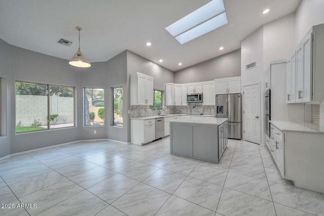 1942 E CLAIRE Drive E, Phoenix, AZ 85022