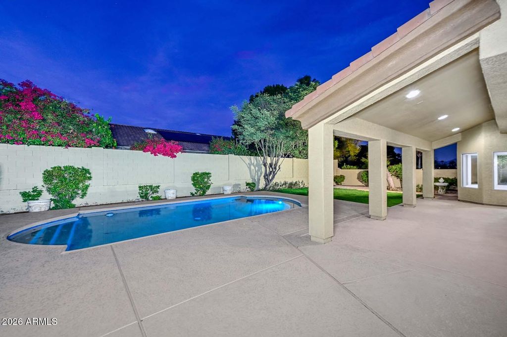 1942 E CLAIRE Drive E, Phoenix, AZ 85022 — photo 2