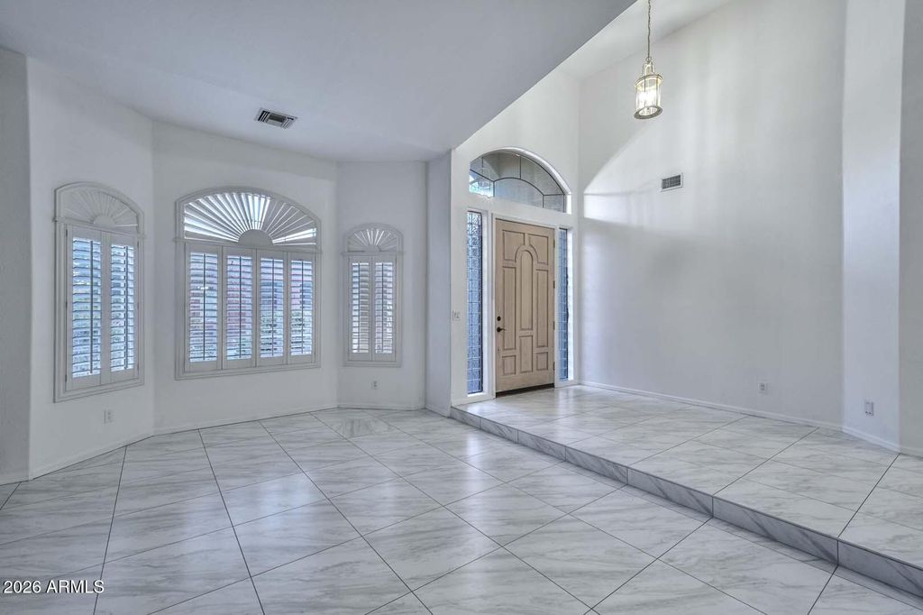 1942 E CLAIRE Drive E, Phoenix, AZ 85022 — photo 3