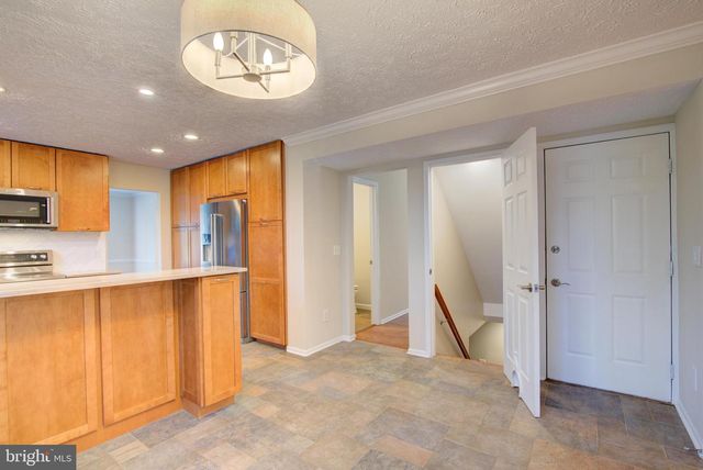 1322 QUAIL RIDGE DR, Reston, VA 20194