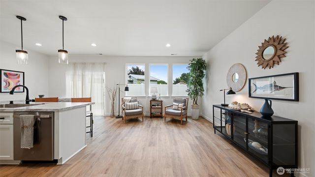 3527 W 6th Place, Kennewick, WA 99336