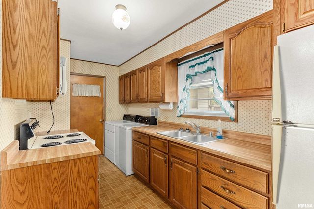2506 W WESTMINISTER Avenue, Peoria, IL 61604