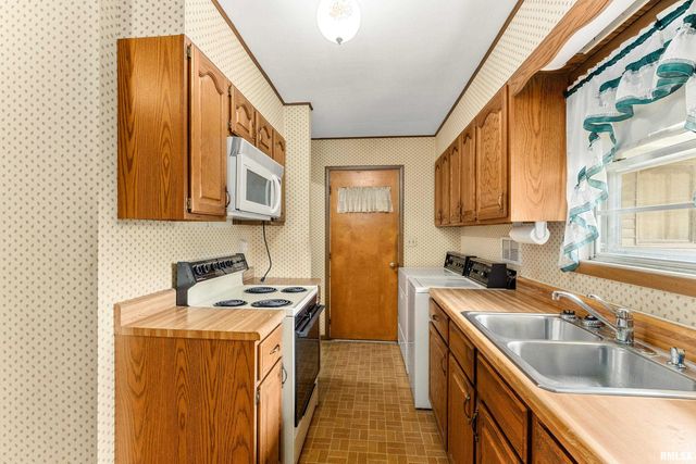 2506 W WESTMINISTER Avenue, Peoria, IL 61604