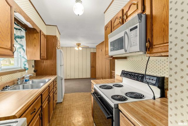 2506 W WESTMINISTER Avenue, Peoria, IL 61604
