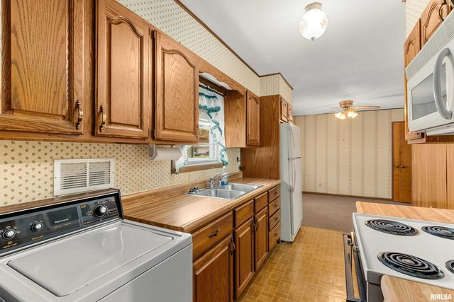 2506 W WESTMINISTER Avenue, Peoria, IL 61604