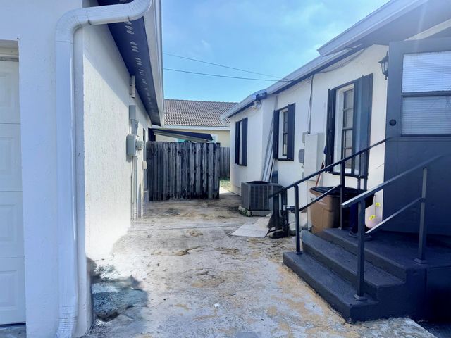 443 Wilder Street, West Palm Beach, FL 33405