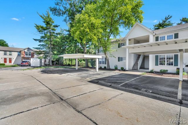 27 Sugarwood Court 1, St Peters, MO 63376