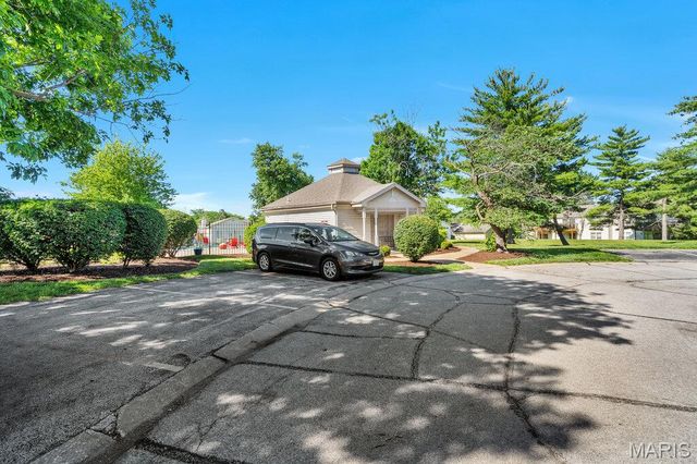 27 Sugarwood Court 1, St Peters, MO 63376