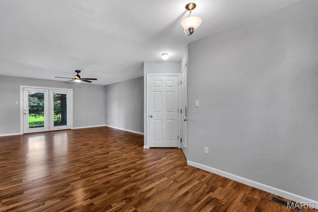 27 Sugarwood Court 1, St Peters, MO 63376