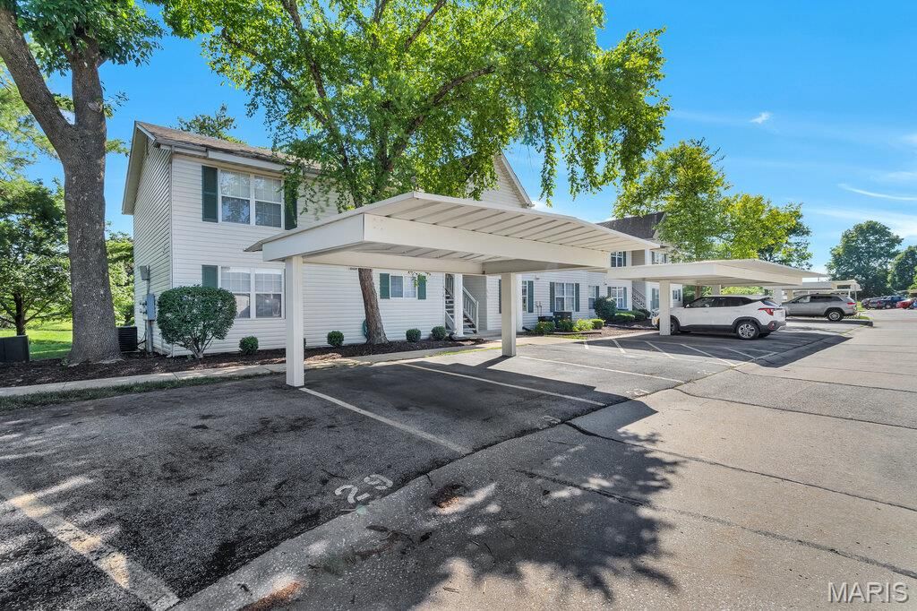 27 Sugarwood Court 1, St Peters, MO 63376