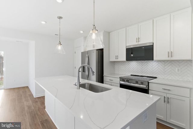 123 COURTHOUSE DR, Martinsburg, WV 25404