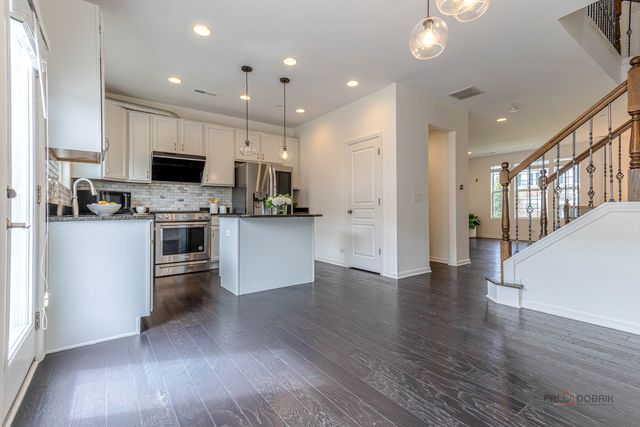 3211 Coral Lane, Glenview, IL 60026