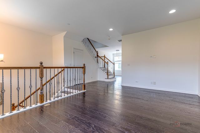 3211 Coral Lane, Glenview, IL 60026
