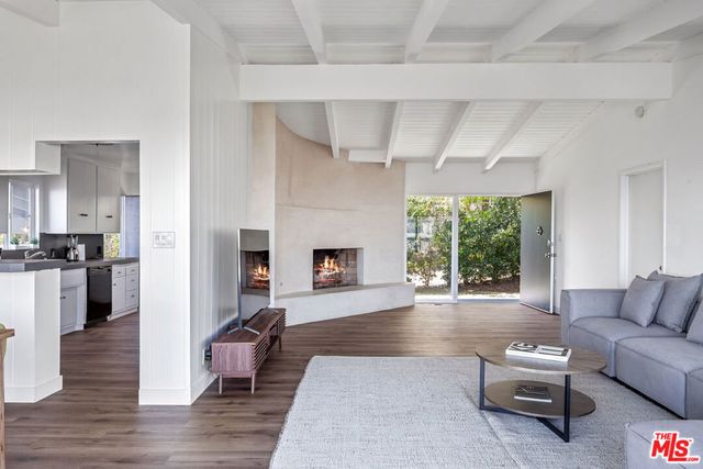 9432 Sierra Mar Place, Los Angeles, CA 90069