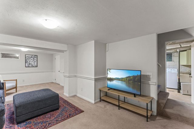 1411 Chelmsford Street, Saint Paul, MN 55108