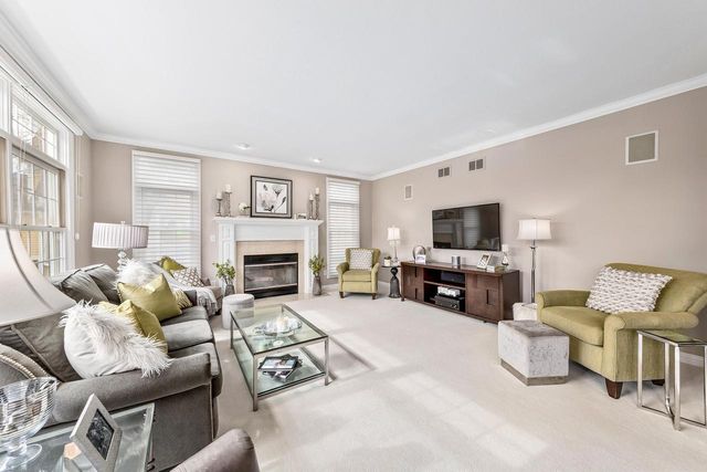14445 W Meadowshire DRIVE, New Berlin, WI 53151