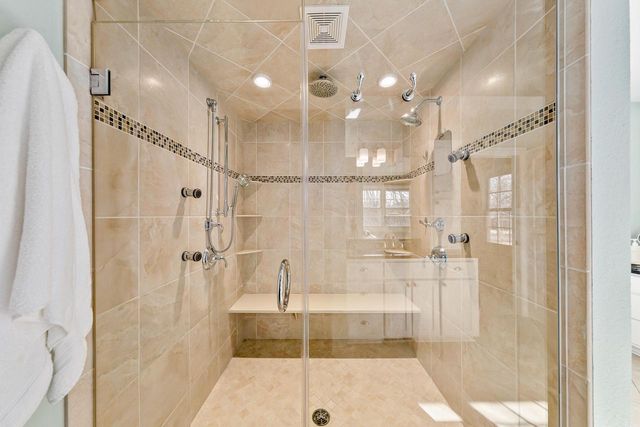 14445 W Meadowshire DRIVE, New Berlin, WI 53151