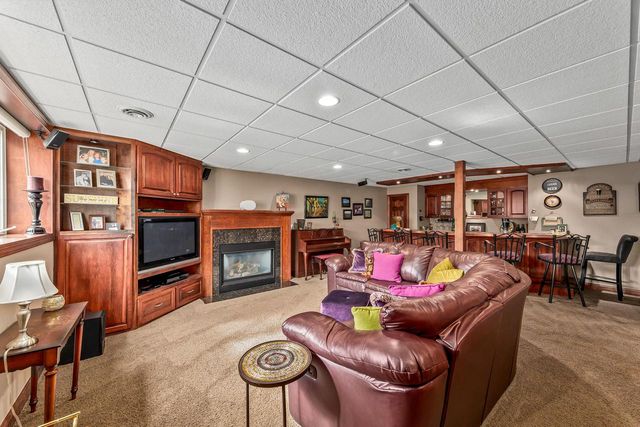 14445 W Meadowshire DRIVE, New Berlin, WI 53151